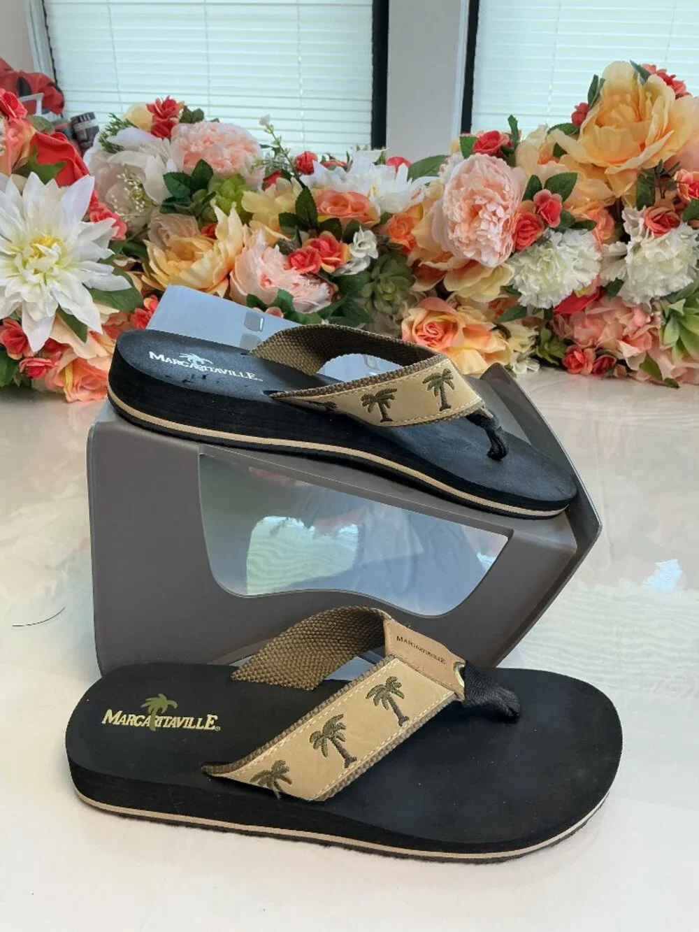 Margaritaville Breezy Palm Tree Flip Flops Women's Size 6 Palm Tree Beach Sandal